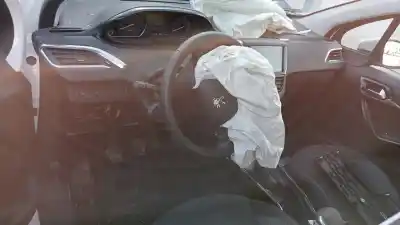 Veículo de Sucata peugeot 2008 (p1) active do ano 2019 alimentado yh01