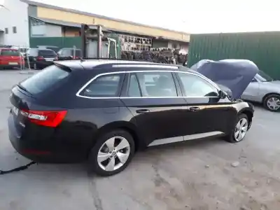 Veicolo di demolizione SKODA SUPERB (3V3) Active dell'anno 2017 alimentato CRL