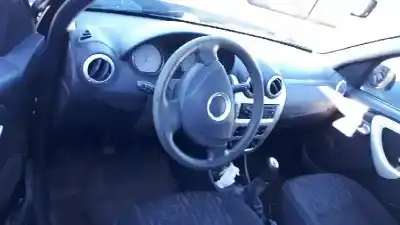 Vehicul casat dacia sandero básico al anului 2009 alimentat d4f f7