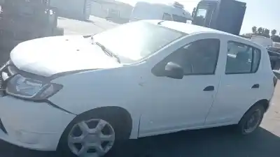 Veículo de Sucata dacia sandero ambiance do ano 2014 alimentado 