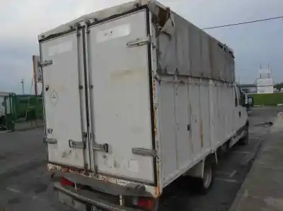 Véhicule à la ferraille iveco 35c13  de l'année 2003 alimenté 8140.43s