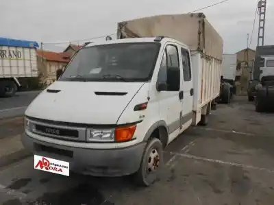 Véhicule à la ferraille iveco 35c13  de l'année 2003 alimenté 8140.43s