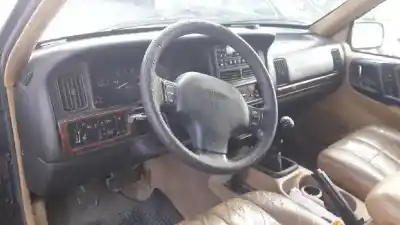 Sloopvoertuig jeep grand cherokee 2.5 d van het jaar 2000 aangedreven d m52