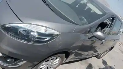 Scrapping Vehicle renault scenic iii grand dynamique of the year 2012 powered r9m a4