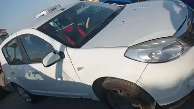 Véhicule à la ferraille DACIA SANDERO Laureate de l'année 2010 alimenté K9K 87