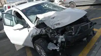 Veículo de Sucata hyundai i30 (gd) style do ano 2014 alimentado d4fb