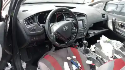 Veicolo di demolizione kia cee´d drive dell'anno 2017 alimentato 