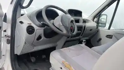 Veículo de Sucata renault mascot 130.65 do ano 2002 alimentado 8143.43n