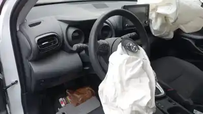 Veículo de Sucata toyota yaris (xp21) hybrid style do ano 2024 alimentado m15a