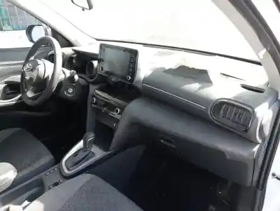 Veículo de Sucata toyota yaris (xp21) hybrid style do ano 2024 alimentado m15a