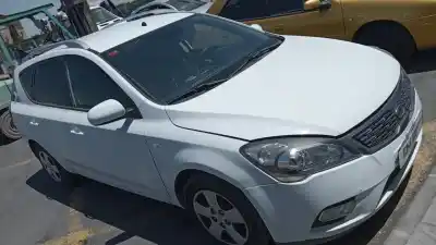 Veicolo di demolizione kia cee´d concept dell'anno 2011 alimentato d4fb