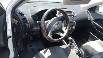 Veicolo di demolizione kia cee´d concept dell'anno 2011 alimentato d4fb