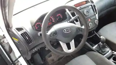 Veicolo di demolizione kia cee´d concept dell'anno 2011 alimentato d4fb