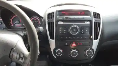 Veicolo di demolizione kia cee´d concept dell'anno 2011 alimentato d4fb