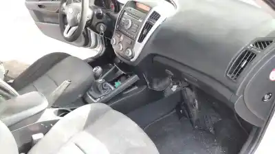 Veicolo di demolizione kia cee´d concept dell'anno 2011 alimentato d4fb