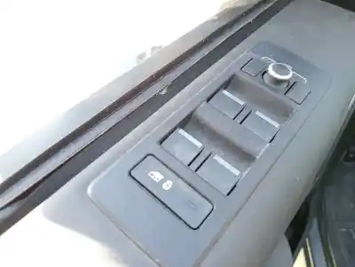 Veículo de Sucata land rover discovery 5 td4 hse do ano 2017 alimentado 