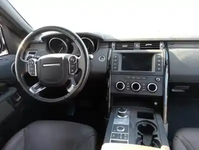 Veículo de Sucata land rover discovery 5 td4 hse do ano 2017 alimentado 