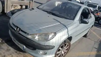 Sloopvoertuig peugeot 206 cc cc van het jaar 2002 aangedreven rfn