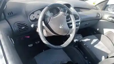 Sloopvoertuig peugeot 206 cc cc van het jaar 2002 aangedreven rfn