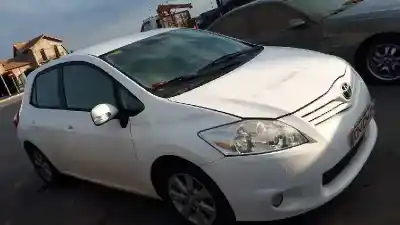 Verschrottungsfahrzeug TOYOTA AURIS (_E15_)  des Jahres 2012 angetrieben 1ND