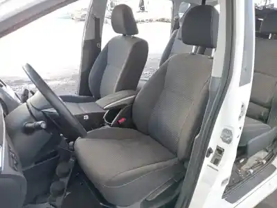 Здавання транспортного засобу toyota verso (aur2/zgr2) 2ad року 2015 потужний 2ad