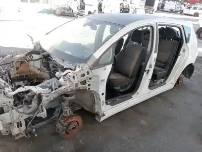 Здавання транспортного засобу toyota verso (aur2/zgr2) 2ad року 2015 потужний 2ad