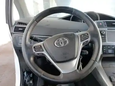Здавання транспортного засобу toyota verso (aur2/zgr2) 2ad року 2015 потужний 2ad