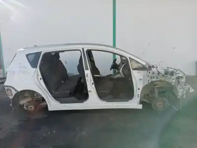 Здавання транспортного засобу toyota verso (aur2/zgr2) 2ad року 2015 потужний 2ad