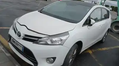Здавання транспортного засобу toyota verso (aur2/zgr2) 2ad року 2015 потужний 2ad