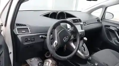 Здавання транспортного засобу toyota verso (aur2/zgr2) 2ad року 2015 потужний 2ad