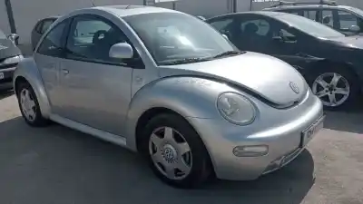 Veicolo di demolizione VOLKSWAGEN NEW BEETLE BERLINA (9C1/1C1)  dell'anno 2000 alimentato AQY