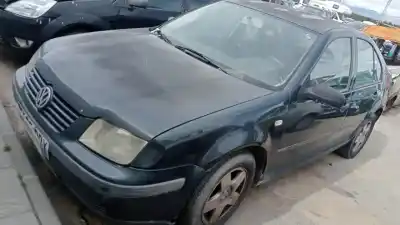 Veículo de Sucata VOLKSWAGEN BORA BERLINA (1J2)  do ano 2001 alimentado 