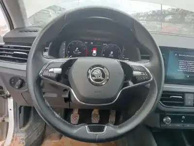 Veículo de Sucata skoda scala (nw) dla do ano 2023 alimentado dla