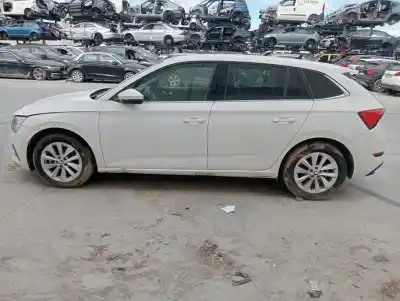 Veículo de Sucata skoda scala (nw) dla do ano 2023 alimentado dla