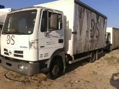 Sloopvoertuig nissan atleon nissan atleon van het jaar 2006 aangedreven b440