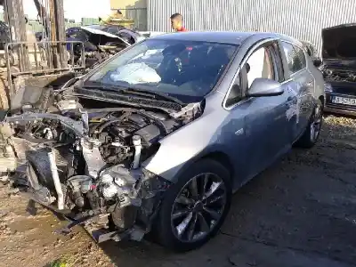 Véhicule à la ferraille OPEL ASTRA J (P10) 1.7 CDTI (68) de l'année 2010 alimenté NO HAY FICHA