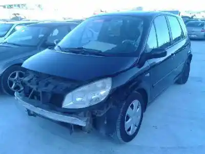 Sloopvoertuig RENAULT SCENIC II 1.9 dCi Diesel 120 CV / 88 KW van het jaar 2004 aangedreven F9Q812