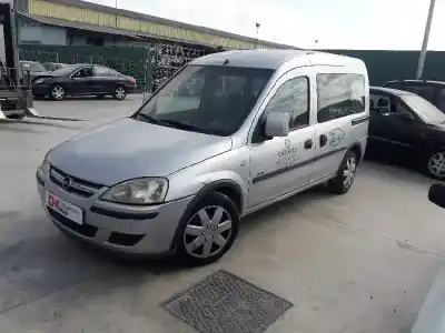 Sloopvoertuig opel combo familiar van het jaar 2005 aangedreven z17dth