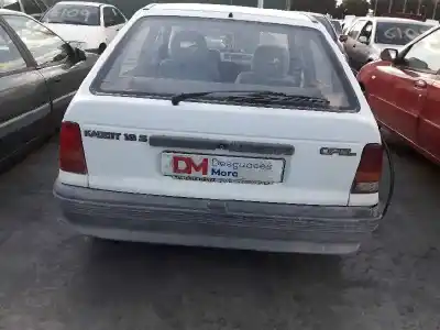 Veículo de Sucata opel kadett e gl berlina do ano 1989 alimentado 1.6 sv