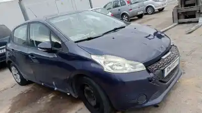 Veículo de Sucata peugeot 208 access do ano 2012 alimentado hm01