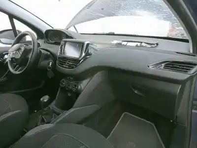 Veículo de Sucata peugeot 208 access do ano 2012 alimentado hm01