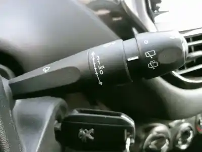 Veículo de Sucata peugeot 208 access do ano 2012 alimentado hm01