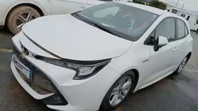 Vehicul casat toyota corolla (e21) hybrid style al anului 2022 alimentat 