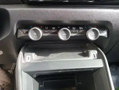 Veicolo di demolizione citroen c4 berlina feel pack dell'anno 2021 alimentato yh01