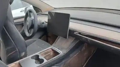 Sloopvoertuig tesla model y basis rwd 346 cv / 255 kw van het jaar 2024 aangedreven 