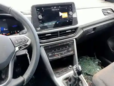 Здавання транспортного засобу volkswagen t-roc (d11) basis року 2024 потужний 