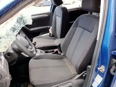 Здавання транспортного засобу volkswagen t-roc (d11) basis року 2024 потужний 