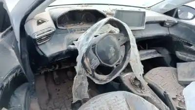 Veículo de Sucata peugeot 208 (p2) tech edition do ano 2021 alimentado yh01