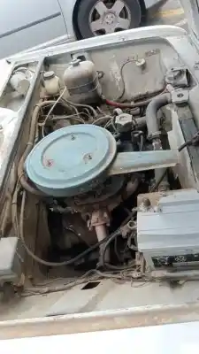 Véhicule à la ferraille seat 124 124 de l'année 1973 alimenté 