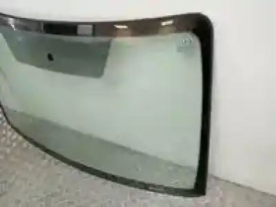 Véhicule à la ferraille seat 124 124 de l'année 1973 alimenté 